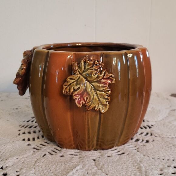 Pretty Fall Autumn Pumpkin Ceramic Planter with Leaves - Picture 2 of 8